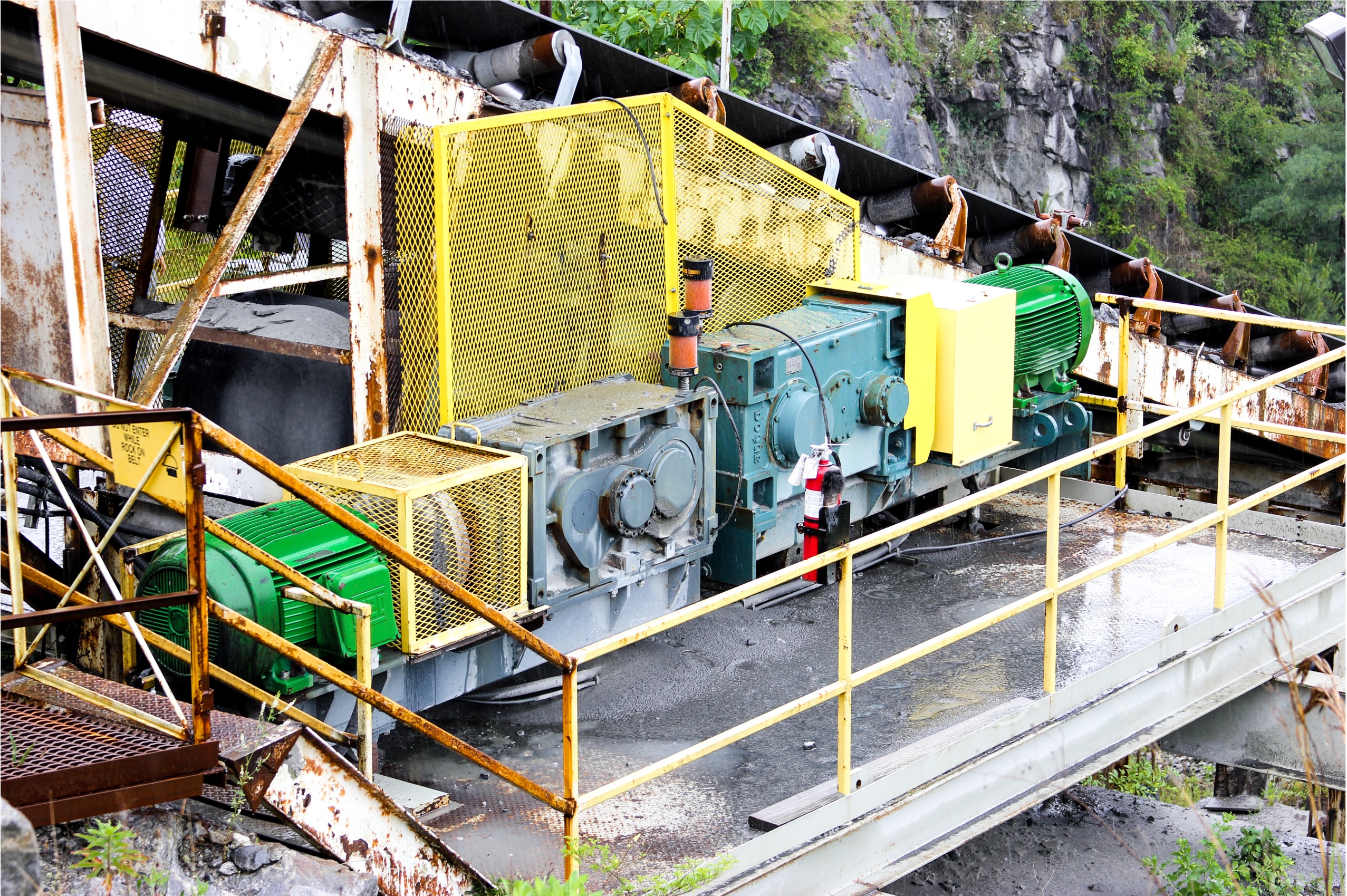 Conveyor line with multiple drives and rollers; equipment boundaries depend on reporting scope.