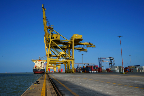 Ship-to-shore crane with multiple independently monitored units; treated as subsystem.