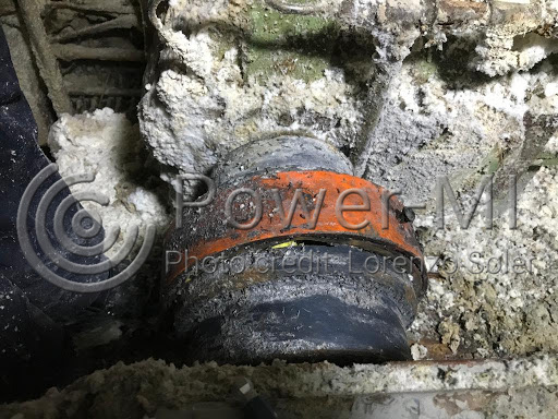 Shaft coupling with deterioration due to wear and misalignment. Photo: Lorenzo Soler.