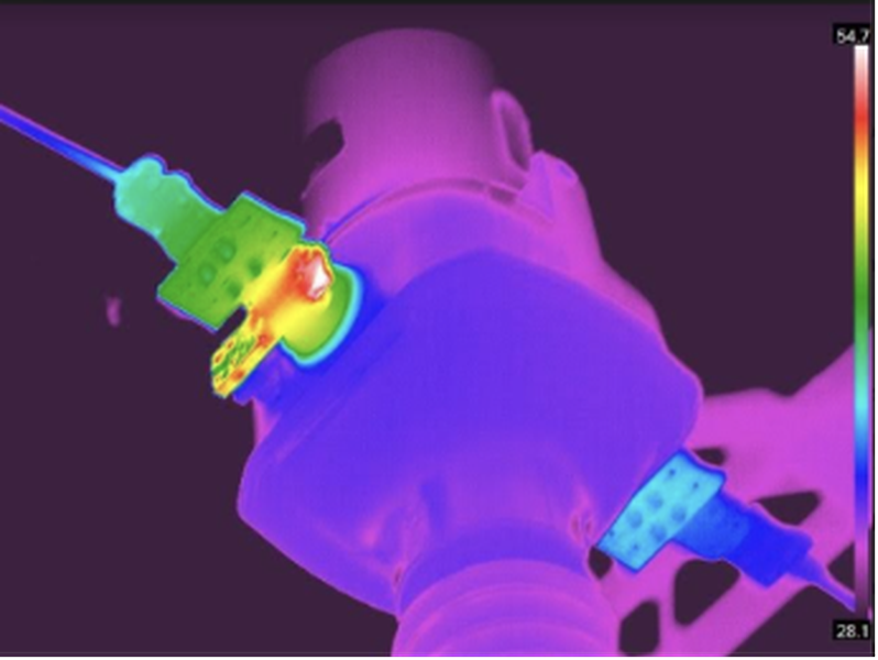 False contact in a high-voltage line switch. Reference: Thermograph Level II Nolbys Espinosa Mazon, Power Plant, (Mariel).