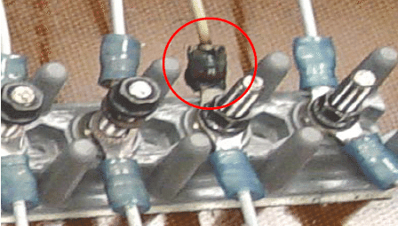 Figura 17: Conexión eléctrica defectuosa visible mediante la degradación de uno de sus terminales. Fuente: Sensata Technologies.